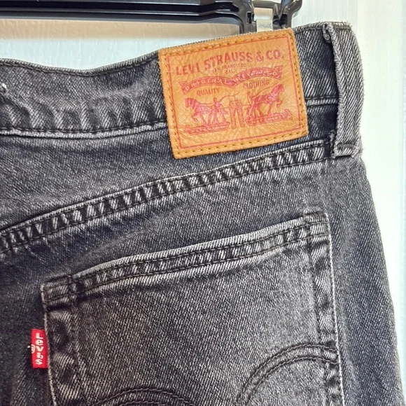 Levi's High Rise Black Jeans - Picture 3 of 4